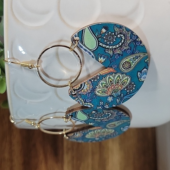 FRENCH PAISLEY WOOD DROP EARRINGS - Picture 4 of 8